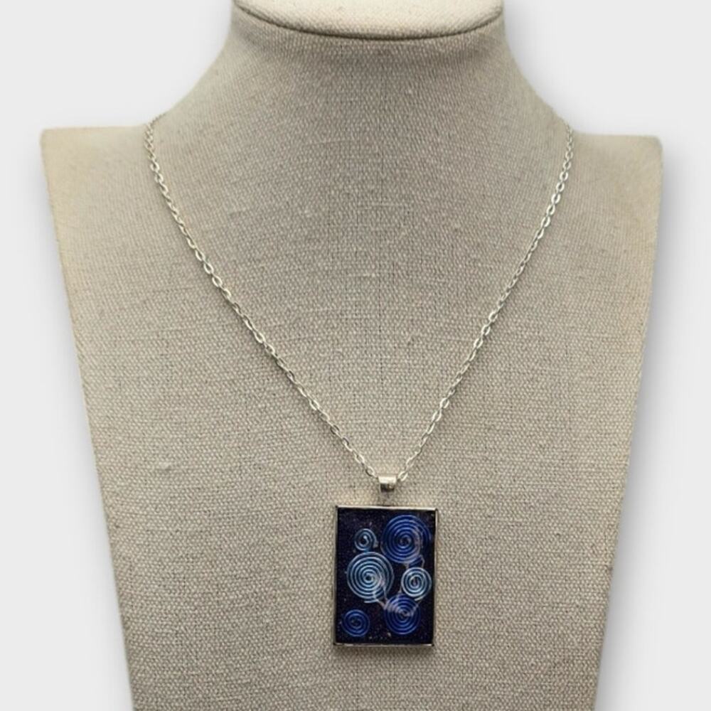 Source Unknown Blue Spiral Glass Pendant Necklace